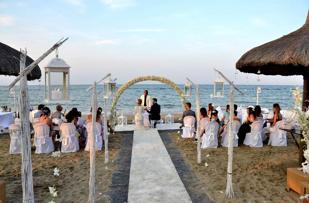 Wedding on the beach Categoria dell'elenco Cafè Les Paillotes – Lido delle Sirene